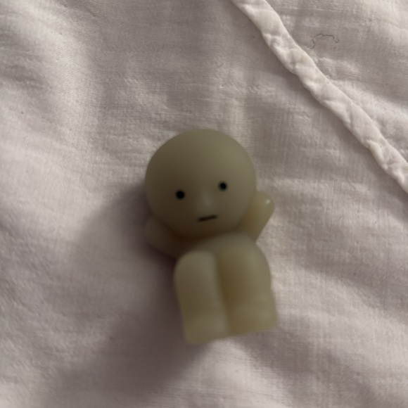 ✨HP✨ Smiski Doing Crunches - Picture 2 of 4